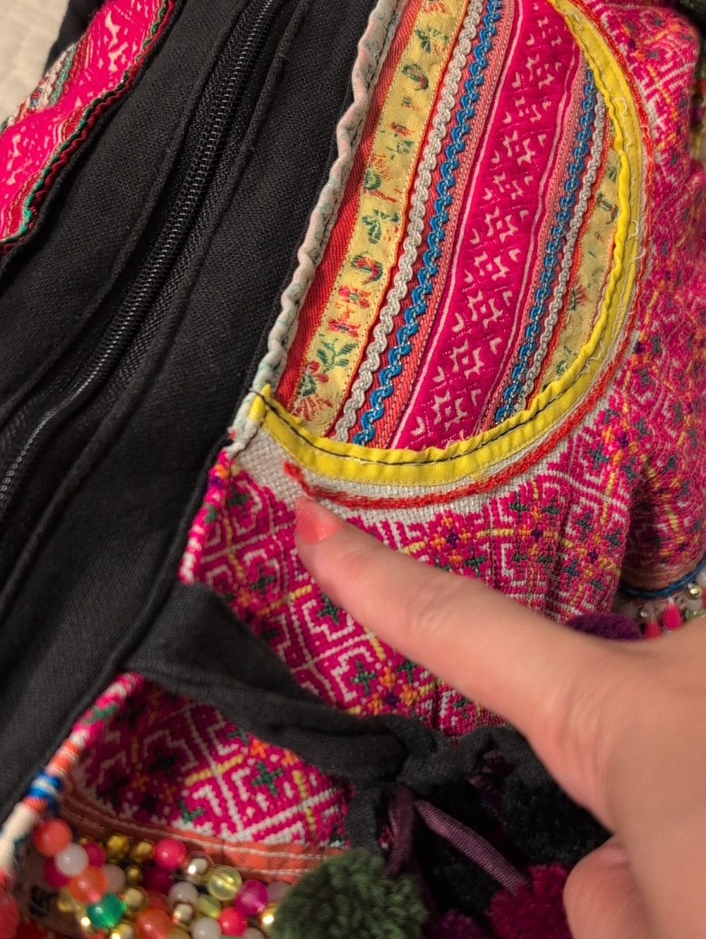 Expressions Inc Boho Handcrafted Pink Embroidered Crossbody Bag - Picture 3 of 9